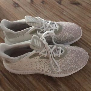 Adidas women’s 11! Brand new never worn no box